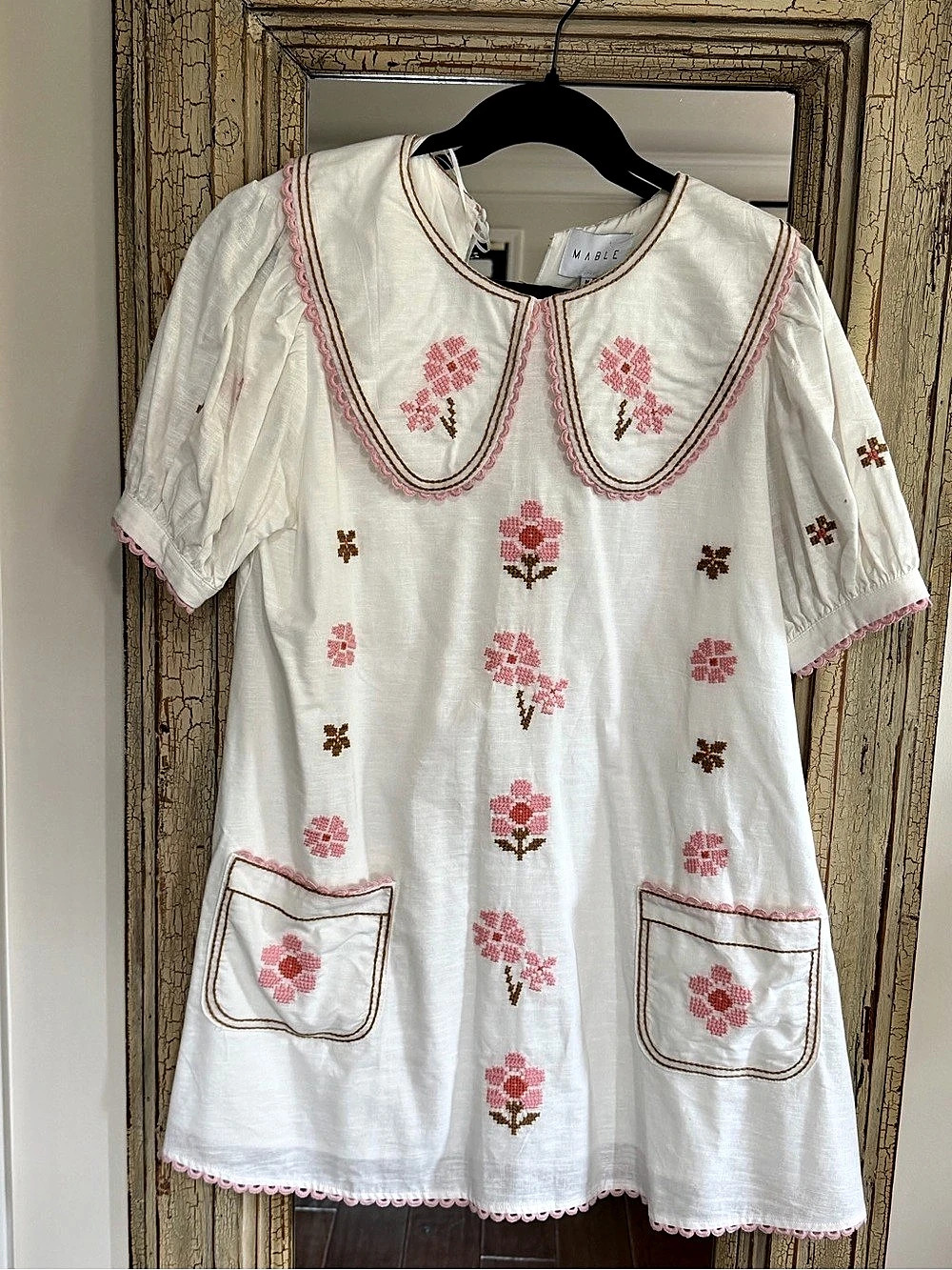 Mable Embroidered Floral Mini Dress in White & Pink Size Medium